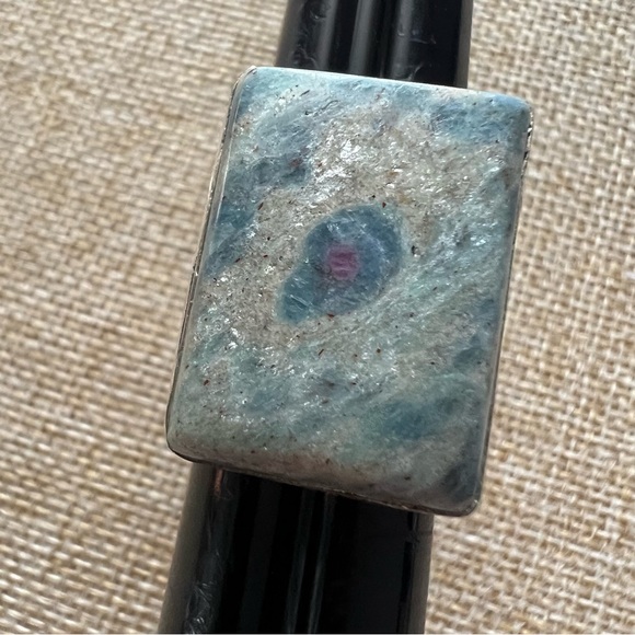 New Ruby Fuchsite Stone Crystal Silver Overlay Ring Size 7.75 - Picture 6 of 6